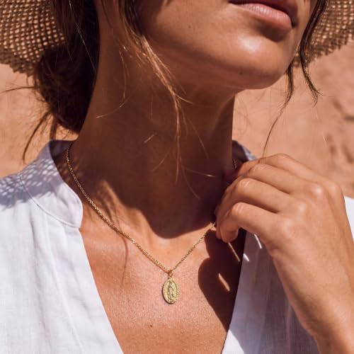 VACRONA Coin Necklace 18k Gold Plated Vintage Textured Medallion Coin Pendant Round Circle Disk Dainty Necklace for Women - color: Maria Vintage