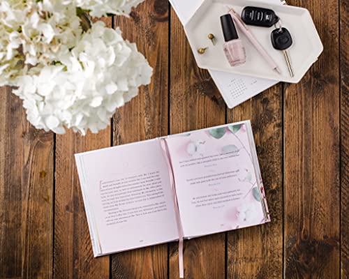Jesus Calling for Moms, Padded Hardcover, with Full Scriptures: Devotions for Strength, Comfort, and Encouragement (A 50-Day Devotional)