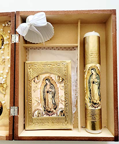 La Virgen de Guadalupe Set Especial De Bautizo, Unisex, Caja con Vela, Rosario, Biblia en Ingles, Concha y 12 Recuerdos con 12 Mini Libros de Rezo