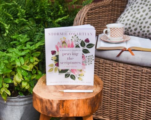 A Woman's Guide to Praying the Scriptures: Prayers for Every Day and Every Need (A Prayer Bible Study)
