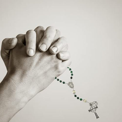 Needzo Celtic Rosary Beads for Women, Green Glass Prayer Bead Strand with Silver Tone Miraculous Medal Centerpiece and Crucifix, Catholic Keepsake Gift