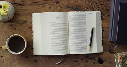 ESV Single Column Journaling Bible, Artist Series (Hardcover, Ruth Chou Simons, Be Transformed): Holy Bible, English Standard Version