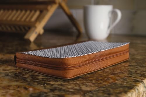 NIV, Thinline Bible, Compact, Leathersoft, Brown/White, Zippered, Red Letter, Comfort Print