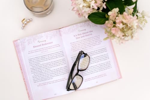 Daily Devotions for Women Morning and Evening Edition: 6 Months of Bible Wisdom