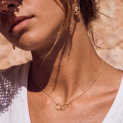 VACRONA Coin Necklace 18k Gold Plated Vintage Textured Medallion Coin Pendant Round Circle Disk Dainty Necklace for Women - color: Family of Three