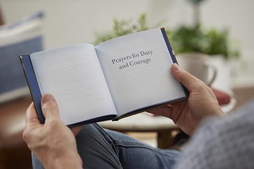 Pocket Prayers for Military Life: 40 Simple Prayers That Bring Faith and Courage (Pocket Prayers with Max Lucado)