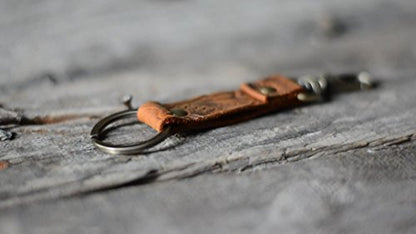 JJNUSA Genuine Leather Keychain Walnut Leather Key Holder Mens Belt Key Chain Ring Fob - color: Flower Brown