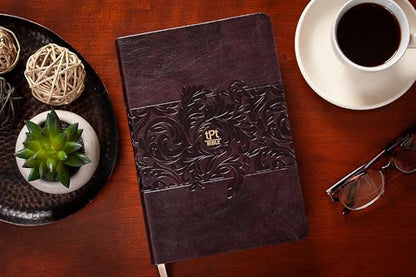 The Passion Translation New Testament (2020 Edition) Giant Print Plum: With Psalms, Proverbs, and Song of Songs – A Modern, Easy-to-Read Bible
