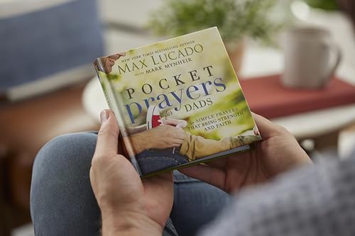 Pocket Prayers for Dads: 40 Simple Prayers That Bring Strength and Faith (Pocket Prayers with Max Lucado)