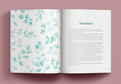 Newlywed Couple's Devotional: 52 Weeks of Everyday Scripture, Reflections, and Prayers for a God-Centered Marriage