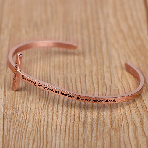 Memgift 𝐂𝐫𝐨𝐬𝐬 𝐁𝐫𝐚𝐜𝐞𝐥𝐞𝐭 Religious Cuff Bangle 𝐁𝐢𝐛𝐥𝐞 𝐕𝐞𝐫𝐬𝐞 Christian Gifts Jewelry for 𝐖𝐨𝐦𝐞𝐧 - style: Rose gold-Be strong ,Be brave ,Be fearless.you are never alone -Joshua 1:9