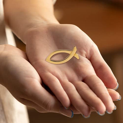Apparel pin - color: Gold Fish