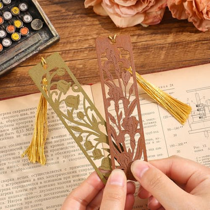 icceemee 2pcs Wooden Bookmarks with Iris & Bluebell Floral Design - Nature Themed Book Markers for Women, Men, Readers - Unique Gift for Book Lovers - style: Iris & Bluebell