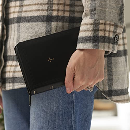 NKJV Compact Paragraph-Style Bible w/ 43,000 Cross References, Black Leathersoft Zipper Closure, Red Letter, Comfort Print: Holy Bible, New King James Version: Holy Bible, New King James Version