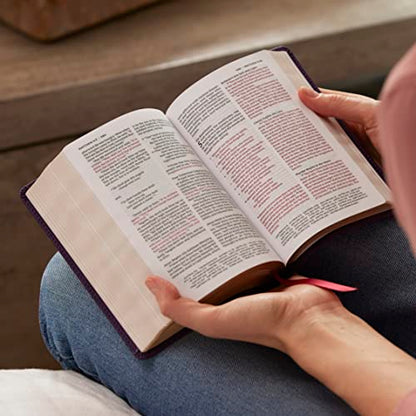 NKJV Compact Paragraph-Style Bible w/ 43,000 Cross References, Black Leathersoft Zipper Closure, Red Letter, Comfort Print: Holy Bible, New King James Version: Holy Bible, New King James Version