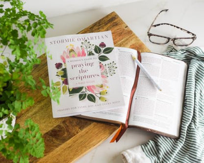 A Woman's Guide to Praying the Scriptures: Prayers for Every Day and Every Need (A Prayer Bible Study)