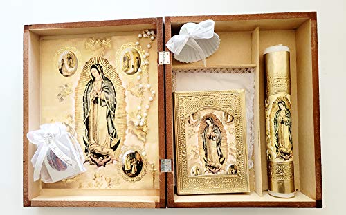 La Virgen de Guadalupe Set Especial De Bautizo, Unisex, Caja con Vela, Rosario, Biblia en Ingles, Concha y 12 Recuerdos con 12 Mini Libros de Rezo