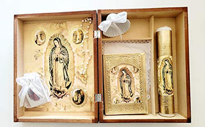 La Virgen de Guadalupe Set Especial De Bautizo, Unisex, Caja con Vela, Rosario, Biblia en Ingles, Concha y 12 Recuerdos con 12 Mini Libros de Rezo