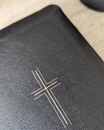 NLT Compact Giant Print Zipper Bible, Filament Enabled (LeatherLike, Black Cross, Red Letter)