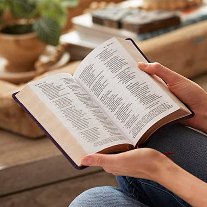 NKJV Compact Paragraph-Style Bible w/ 43,000 Cross References, Purple Leathersoft Zipper Closure, Red Letter, Comfort Print: Holy Bible, New King James Version: Holy Bible, New King James Version