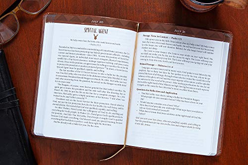 Daily Strength for Men: A 365-Day Devotional (Faux Leather) – Inspirational Words of Wisdom for Men Who Seek to Draw Strength from God’s Word, Great Gift for Men, Father’s Day, Birthdays, and More