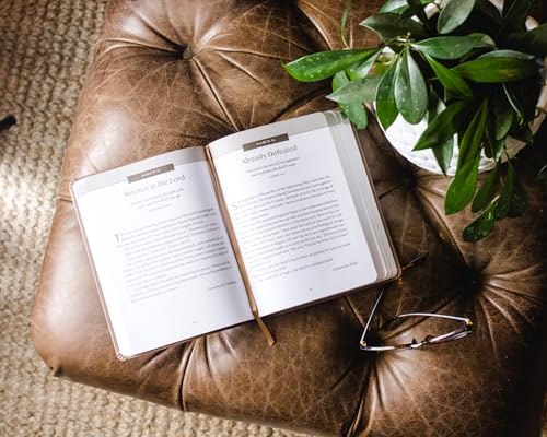 You Can Count on God, Large Text Leathersoft: 365 Daily Devotions for Hope and Peace (A One-Year Devotional) – The Perfect Christian Gift for Women and Men