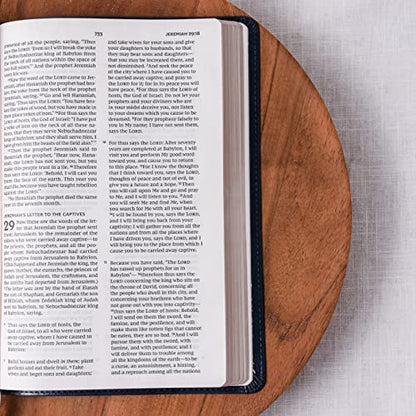 NKJV, Value Thinline Bible, Large Print, Charcoal Leathersoft, Red Letter, Comfort Print: Holy Bible, New King James Version