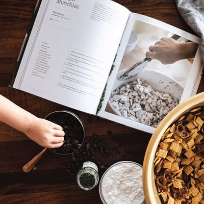 The Catholic Kids' Cookbook: Holy Days and Heavenly Food