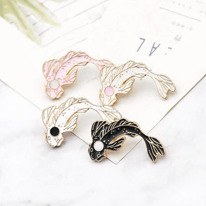 2Pcs coadipress Lovely Fish Brooch Enamel Lapel Brooches Pin Set Cute Cartoon Koi Fish Pins for DIY Backpacks Clothes Bags Jackets Hat Jewelry Accessories Gift - color: Black White