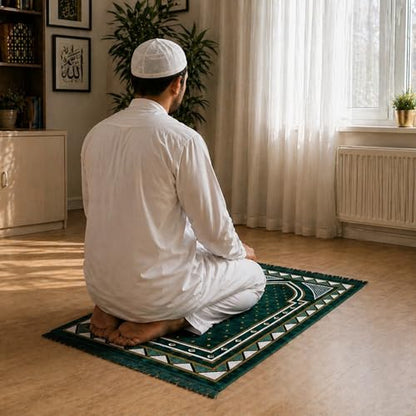 Velvet Muslim Prayer Mat Set, Soft Salah Rug, Islamic Gift for Men & Women (Green) - color: Green