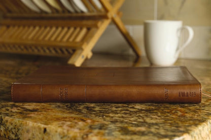 NIV, Thinline Bible, Large Print, Leathersoft, Brown, Red Letter, Comfort Print