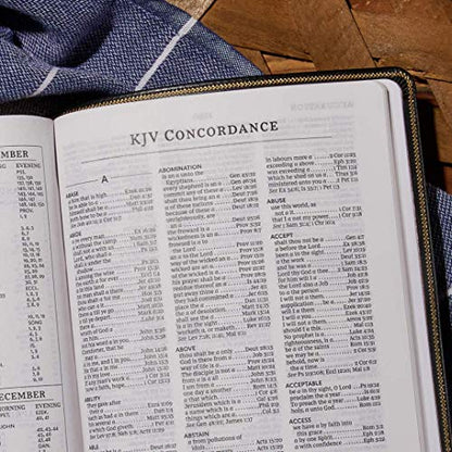 KJV Holy Bible: Giant Print with 53,000 Cross References, Deluxe Black Leathersoft, Red Letter, Comfort Print: King James Version