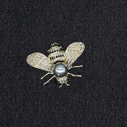 Honey Bee Brooches Crystal Insect Themed Bee Brooch Animal Fashion Shell Pearl Brooch Pin Gold Tone - color: Gray pearl