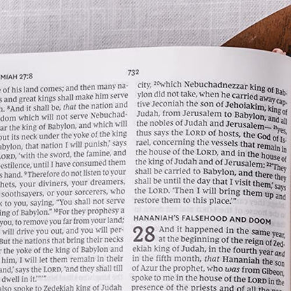 NKJV, Value Thinline Bible, Large Print, Charcoal Leathersoft, Red Letter, Comfort Print: Holy Bible, New King James Version